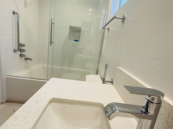 3rd image of 2207 Brenta Pl APT 7