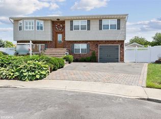 3910 Elayne Ct, Seaford, NY 11783