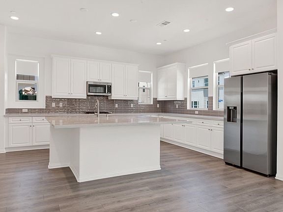 5th image of 27434 Pioneer Ct