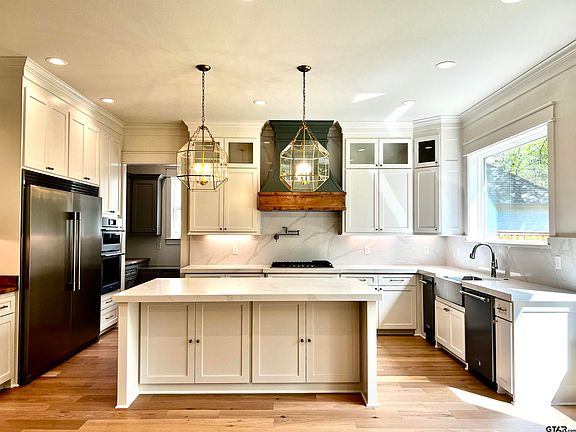 3rd image of 2324 Hidden Creek Trl