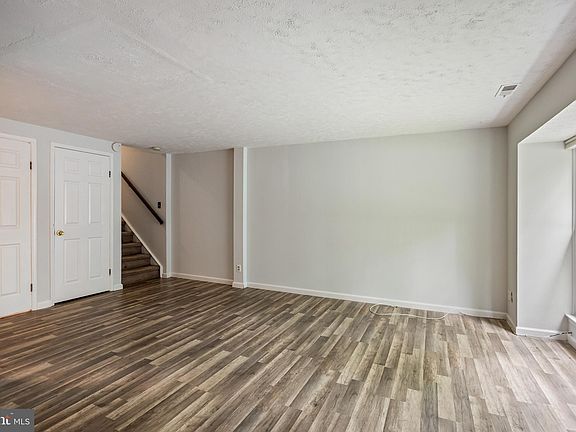 3rd image of 2504 Greenwood Dr