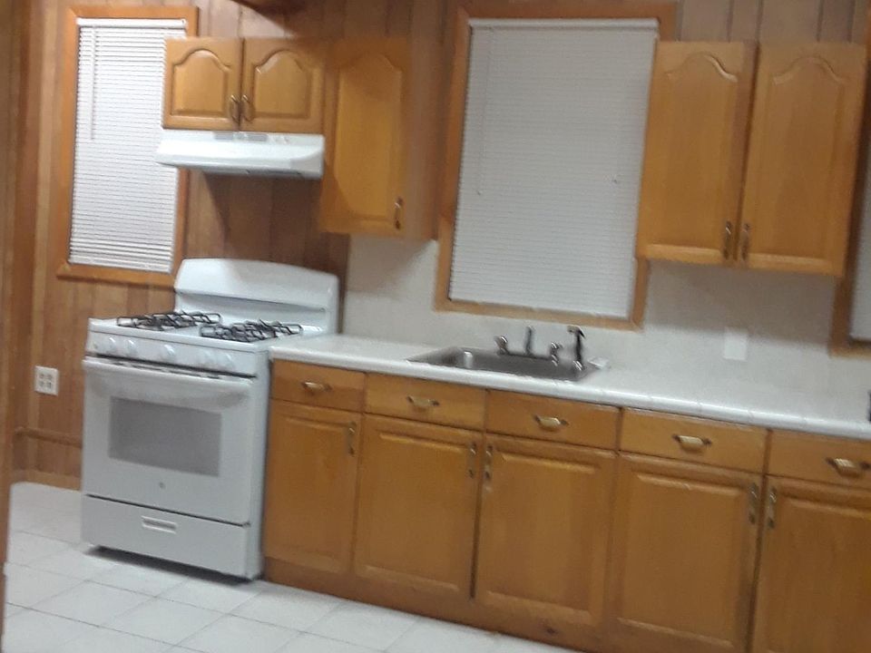 2nd image of 654 Madison Ave #1X