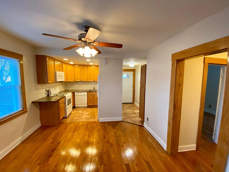 Kitchen & Dining Area