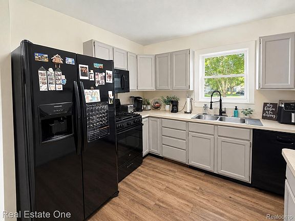 5th image of 27768 Rialto St