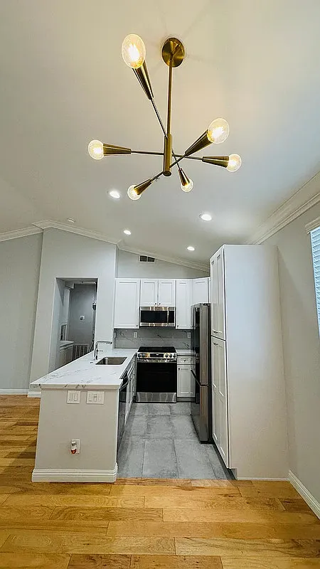 2 bed, 2.0 bath, 1079 sqft, $3,129 — Photo 3