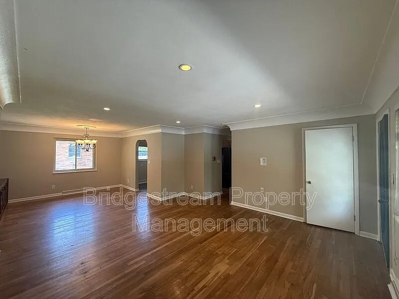 3 bed, 2.0 bath, 1512 sqft, $2,150 — Photo 2