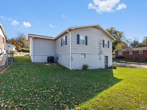 5th image of 527 Lyndhurst Dr