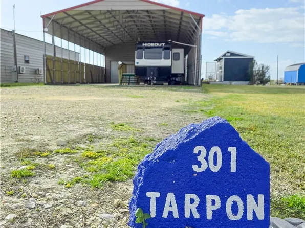 301 Tarpon Dr, Palacios, TX 77465