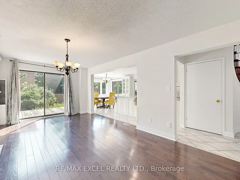 21 Mary Gapper Cres — Photo 6