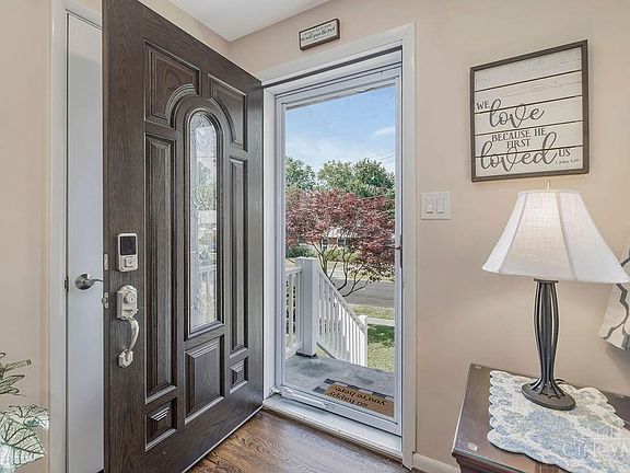 3rd image of 1026 Jonquil Ln