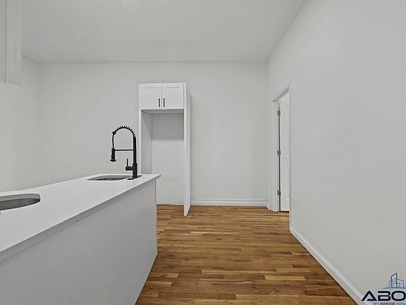 3rd image of 297A Pulaski St #1A