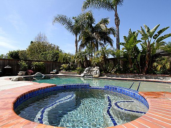 3rd image of 1941 Windward Ln