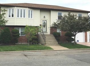 282 Hicksville Rd, Bethpage, NY 11714