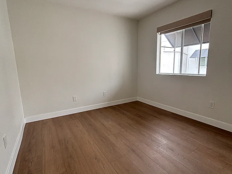 501 Herondo St #18 — Photo 13