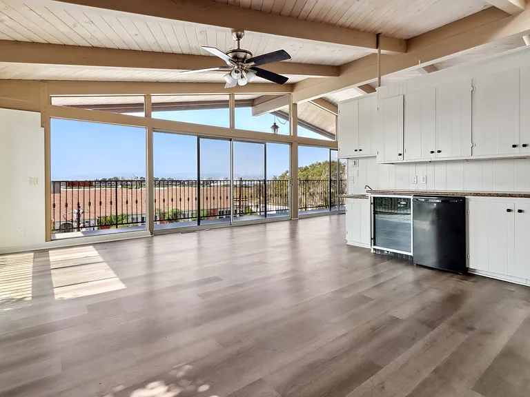 Pershing Dr — Photo 14