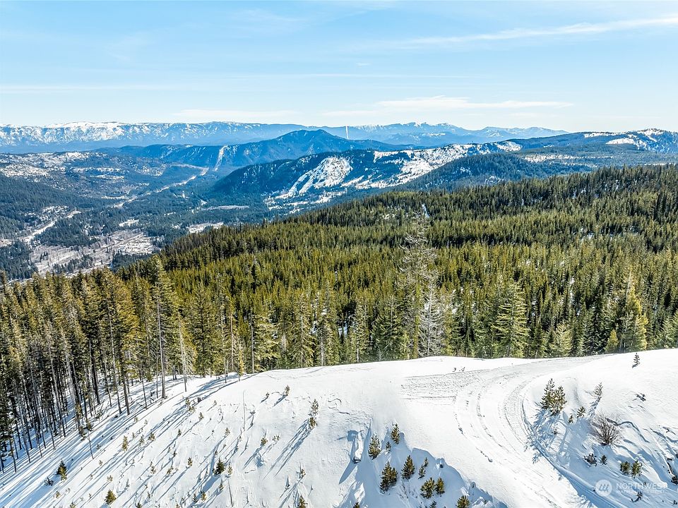 1st image of 12 Alpine Lakes Mountain Club