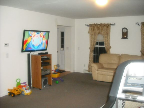 2nd image of 21 Stoney Brk