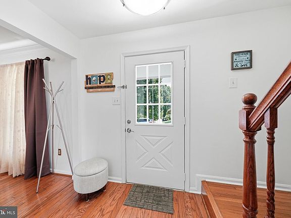 3rd image of 17516 Longview Ln
