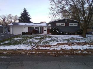 327 Harmony Dr, North Aurora, IL 60542