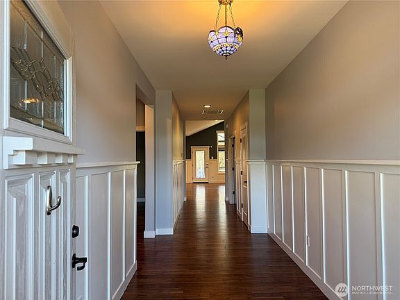 2nd image of 2927 Fenmoor Lane SE