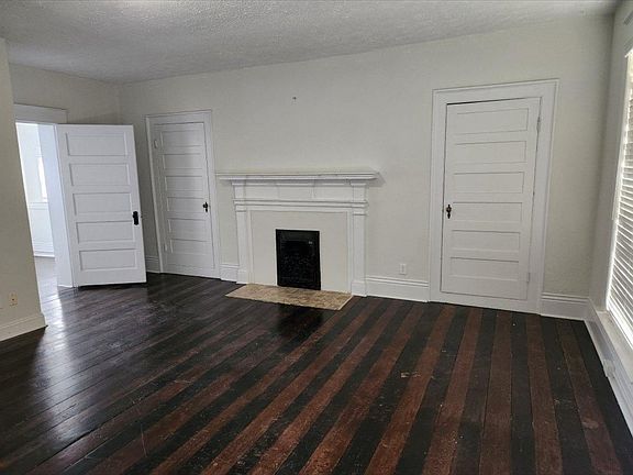 5th image of 125 W Poplar St #C