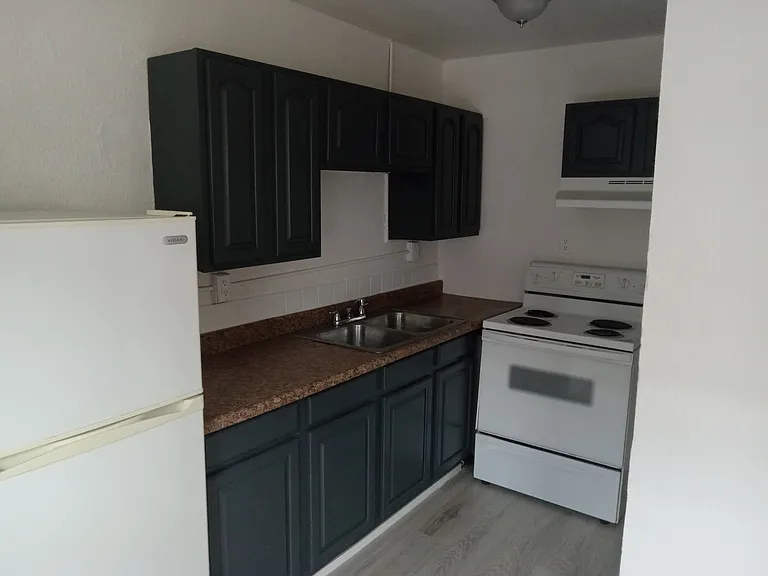 323 Commercial St #7 — Photo 2