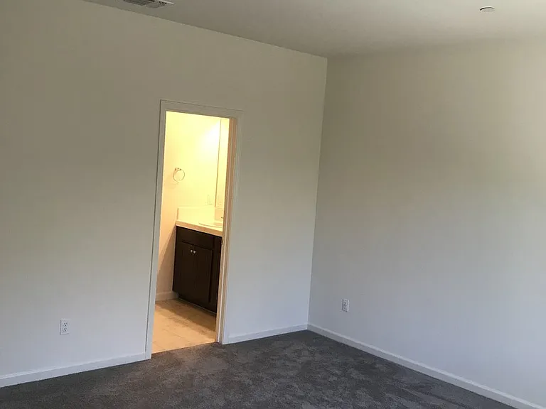 407 Jacobs Dr — Photo 13