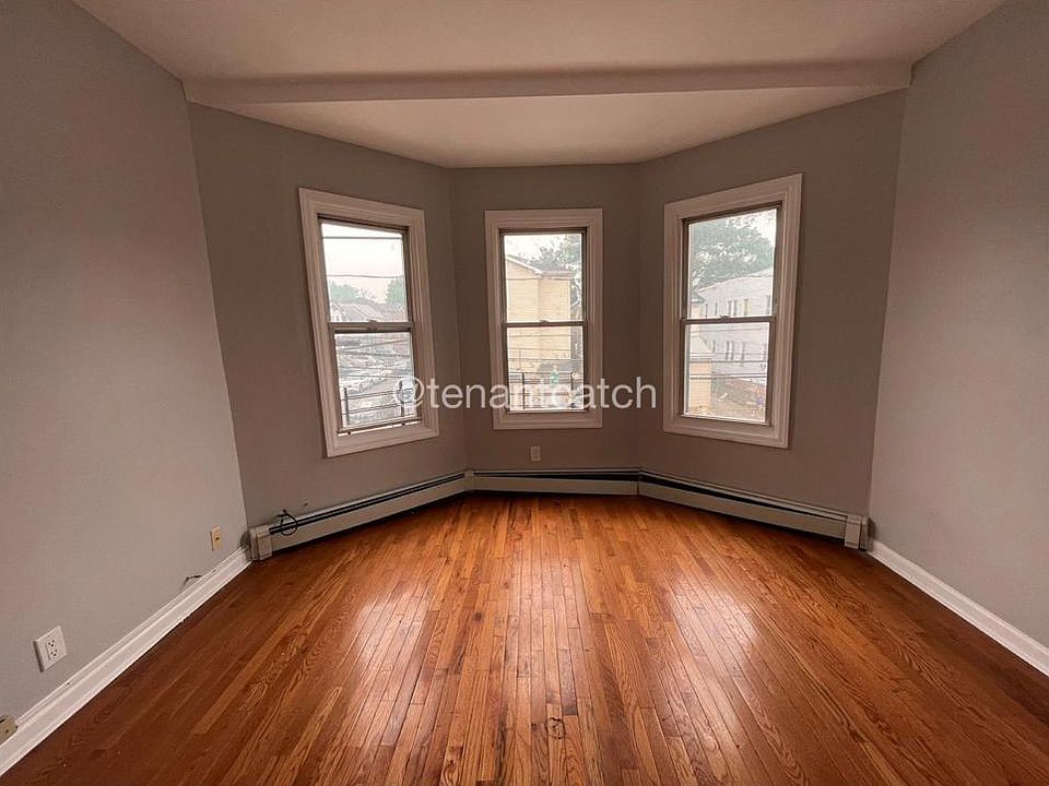 2nd image of 10 Willoughby St #2