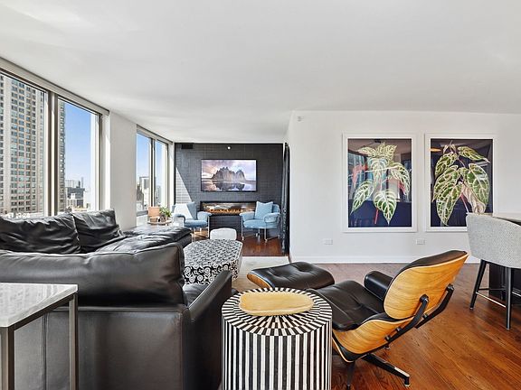 5th image of 2 E Erie St APT 3002