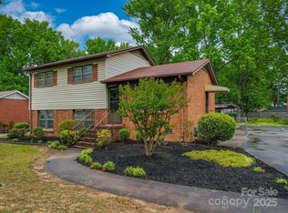 2213 Milton Rd, Charlotte, NC 28215