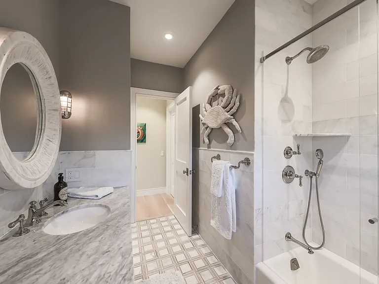 246 E Lake Dr — Photo 8