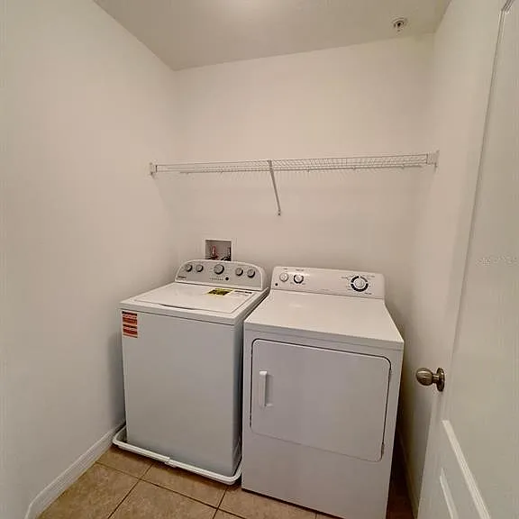 1335 Priory Cir — Photo 31