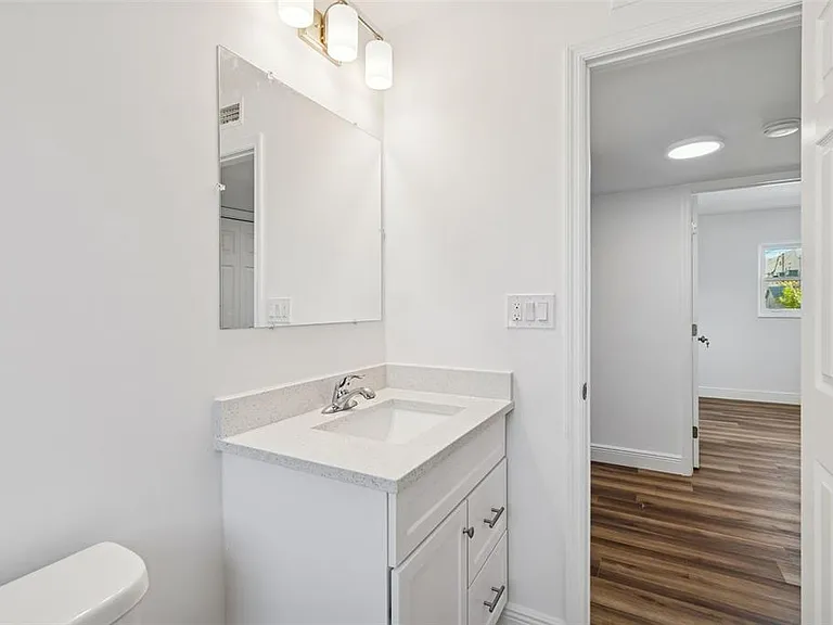 14919 N Bayshore Dr #1 — Photo 24