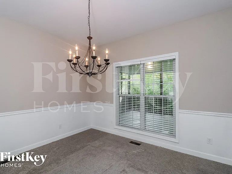 729 Tall Oaks Dr — Photo 3