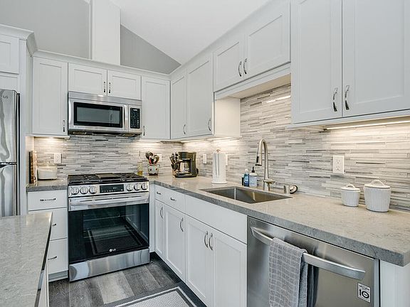 5th image of 525 C Ave