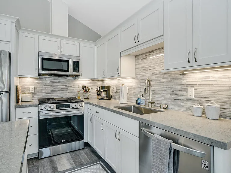 525 C Ave — Photo 5