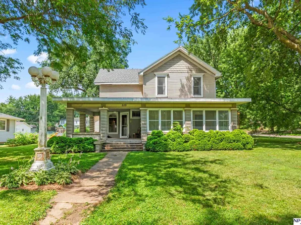 220 N 14th St, Tekamah, NE 68061
