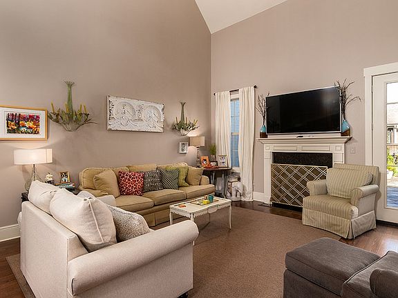 5th image of 801 Yorkshire Ct