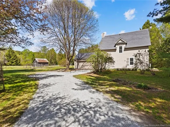 24 Abernethy Rd, Saint Marys, NB E6C 1J4