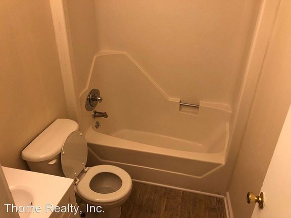 4th image of 1725 Windsor Dr