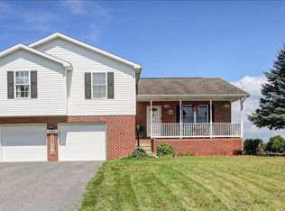 849 Lindia Dr, Chambersburg, PA 17202