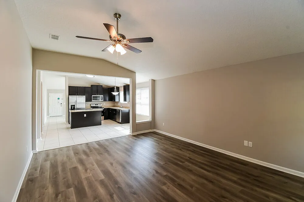 4 bed, 2.0 bath, 1780 sqft, $2,060 — Photo 4