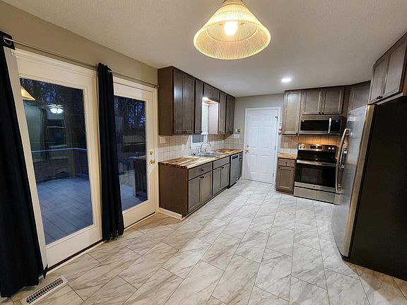 4th image of 198 Berwick Dr
