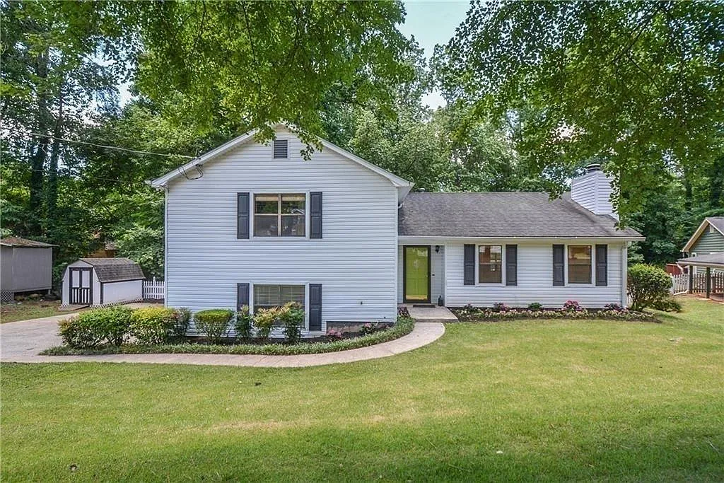 4 bed, 2.0 bath, 2110 sqft, $2,500 — Photo 1