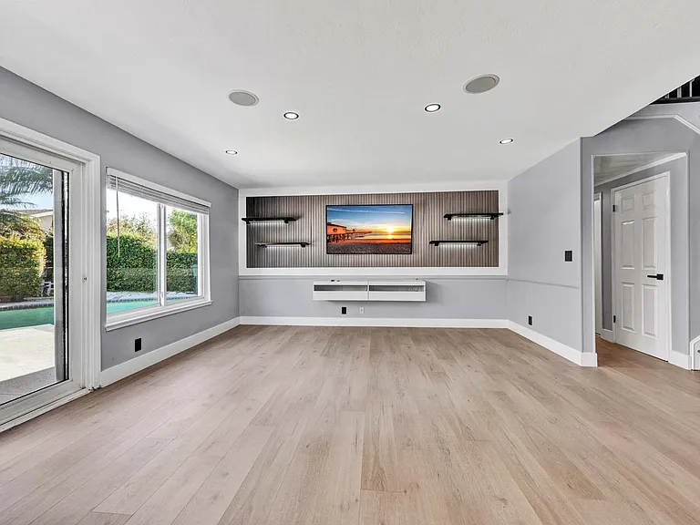 9882 Kings Canyon Dr — Photo 14