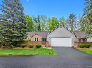 23033 Farmington Rd, Farmington, MI 48336