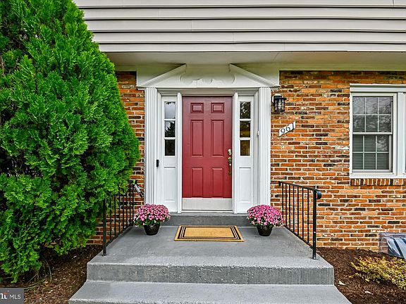 3rd image of 961 College Dr