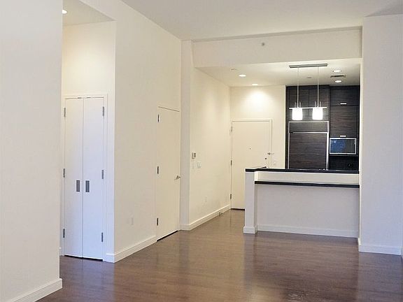 4th image of 101 W 24th St APT 4A