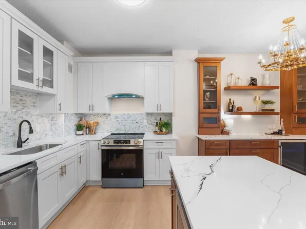 200 N Pickett St APT 1614, Alexandria, VA 22304