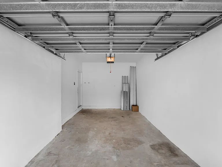 2581 Riverside Dr — Photo 21